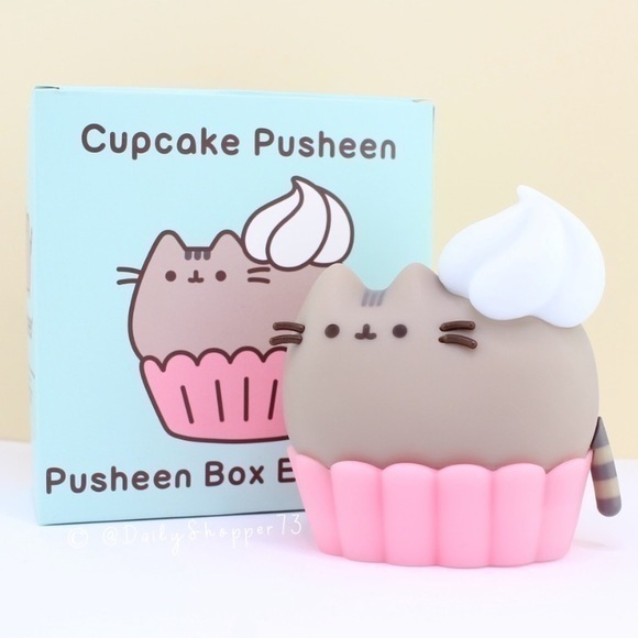 Cupcake Pusheen in package subscription box exclusive item Pusheen the Cat - Picture 1 of 7